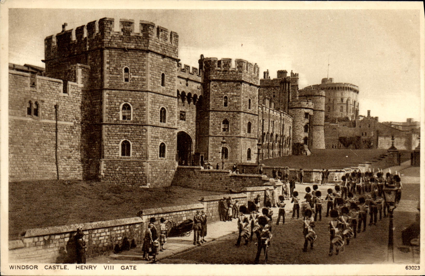 VINTAGE POSTCARD Windsor Castle Henry VIII Spoils