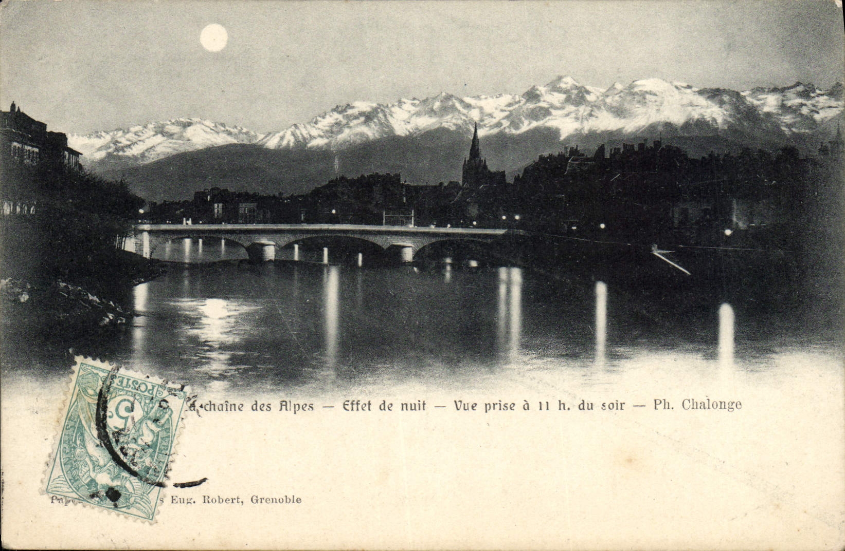 La POSTAL de la VENDIMIA el efecto alpestre de la noche de la gama vista tiene 11:00 de la tarde de Grenoble
