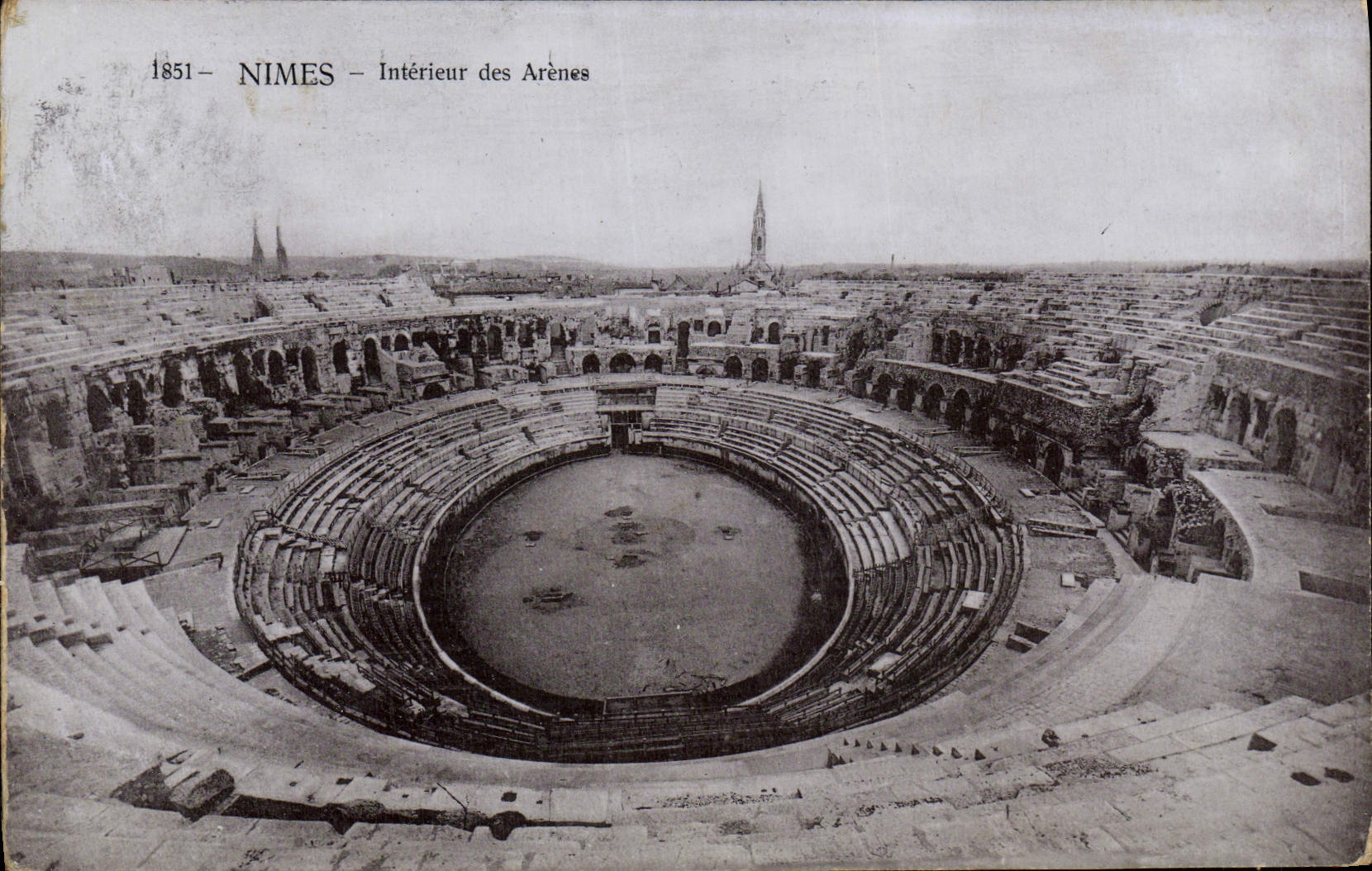 CPA Nimes Interieur des Arenes