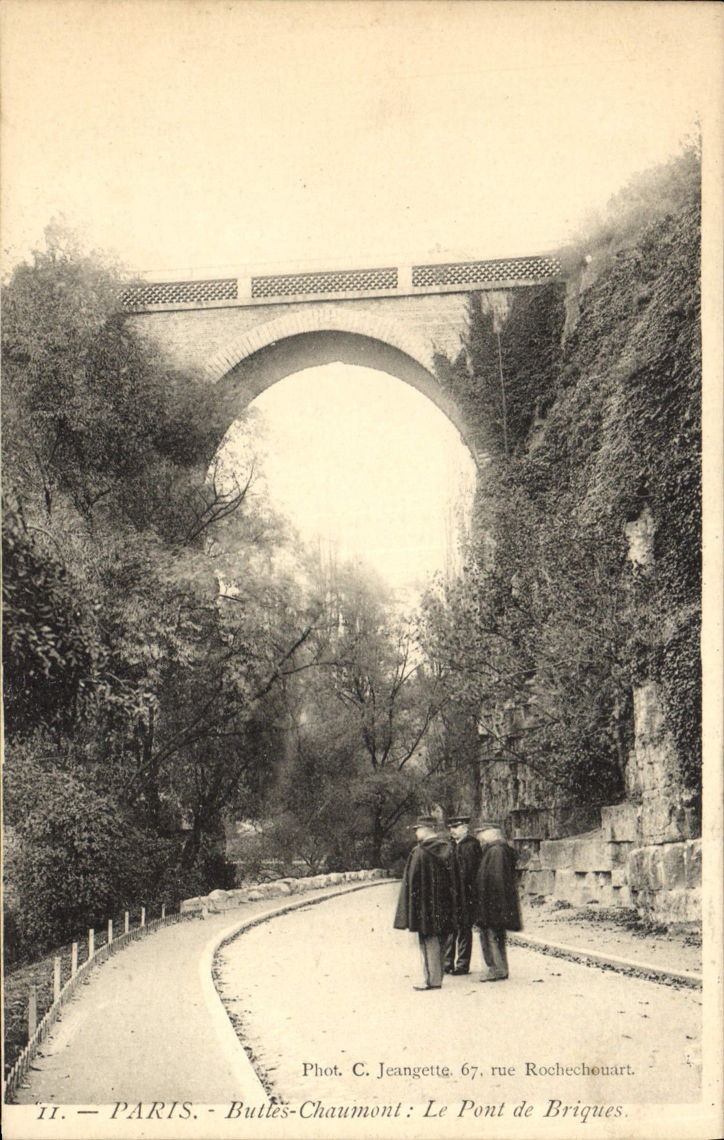 CPA Paris Buttes Chaumont le Pont de Briques