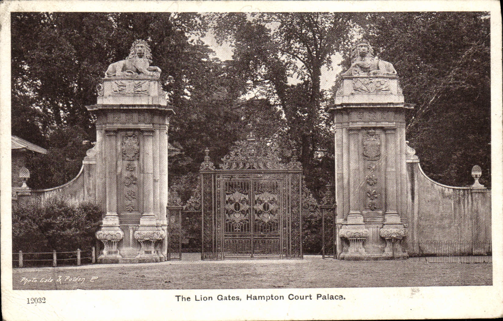 CPA The Lion Gates Hampton Court Palace