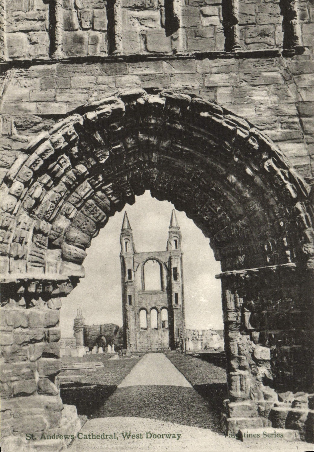 Umbral del oeste de la catedral del St Andrews de la POSTAL de la VENDIMIA