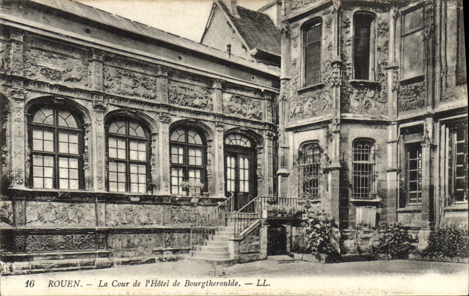 VINTAGE POSTCARD Rouen Court of the Hotel of Bourgtheroulde