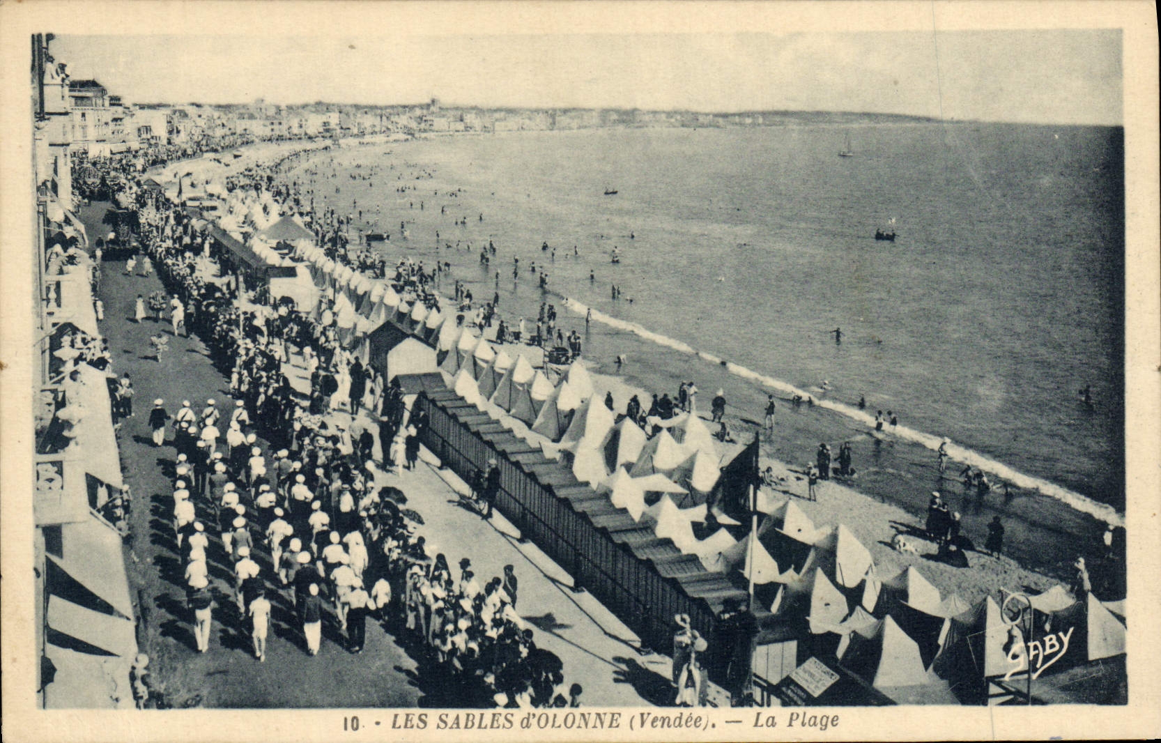 La POSTAL de la VENDIMIA enarena D Olonne la playa