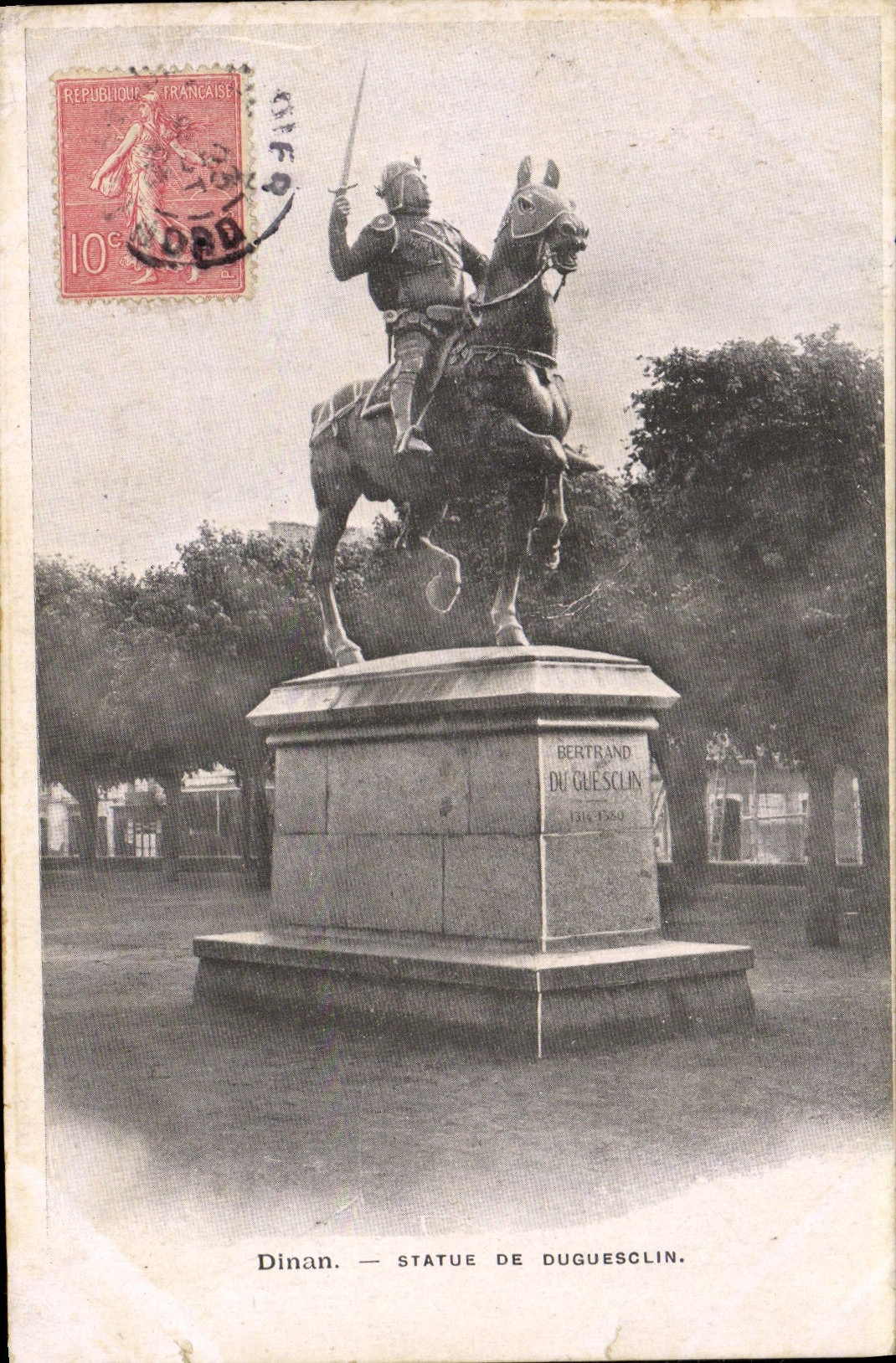 CPA Dinan Statue De Duguesclin