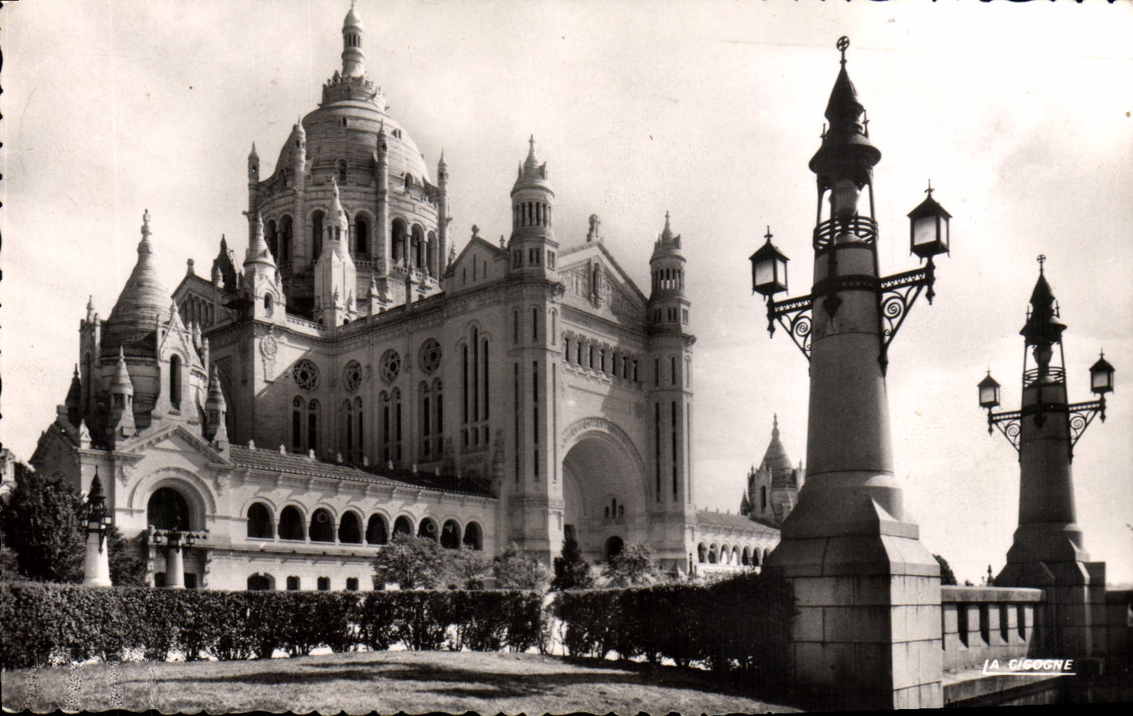 MODERN CARD Lisieux the Basilica
