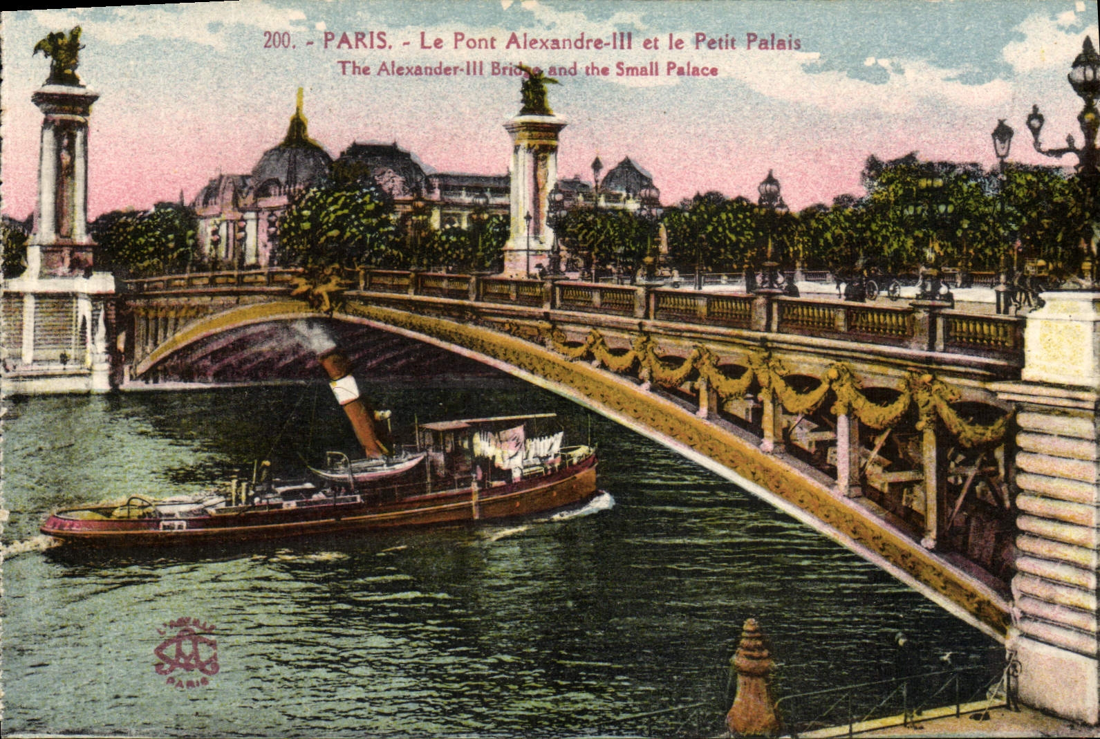 POSTAL París de la VENDIMIA el puente Alejandro III y el barco de la lancha a remolque del Petit Palais