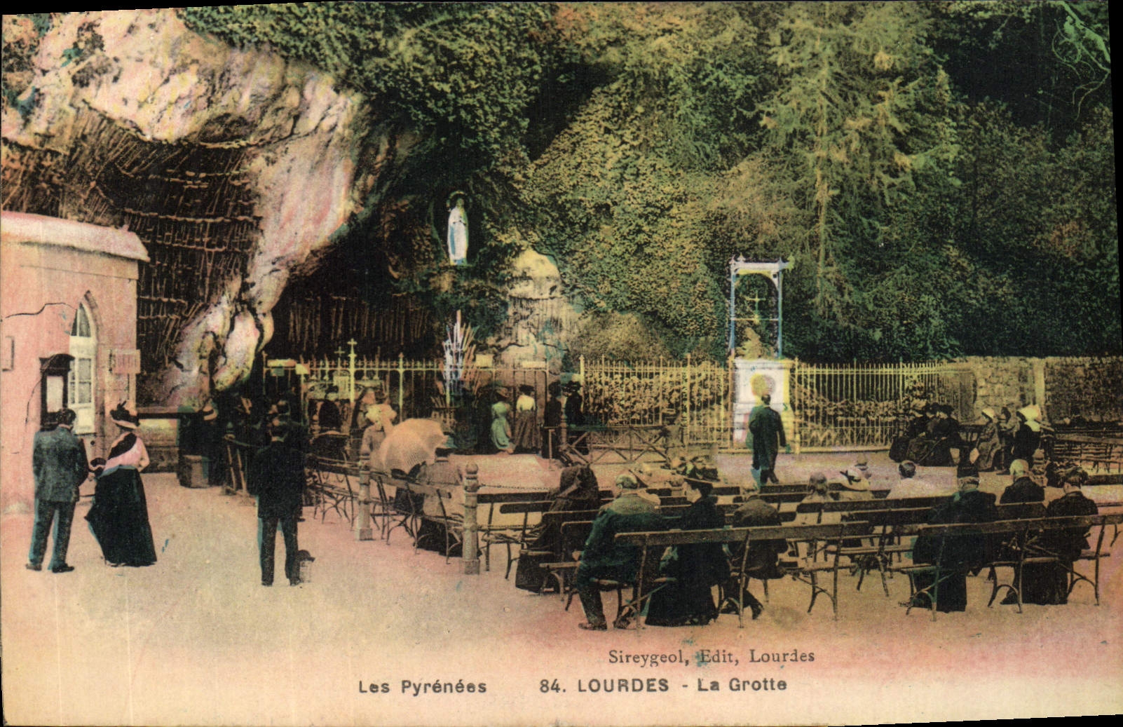 VINTAGE POSTCARD the Pyrenees Lourxes the Cave