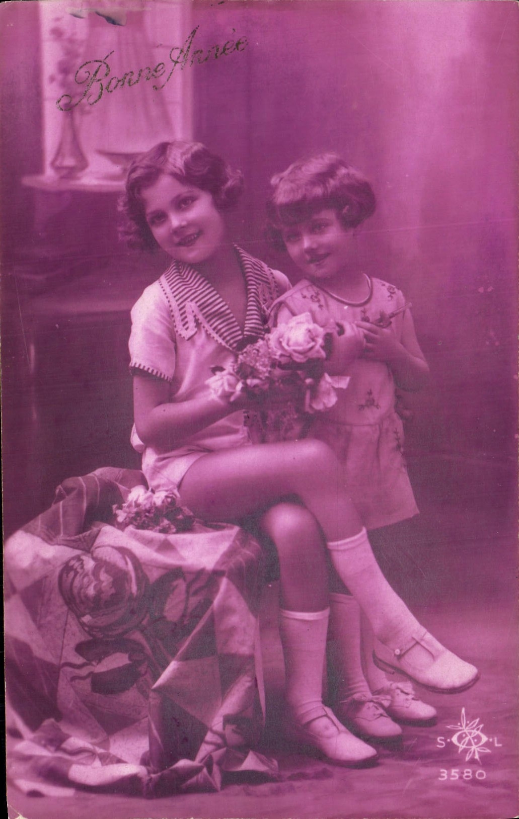 VINTAGE POSTCARD Bonnee Year Children