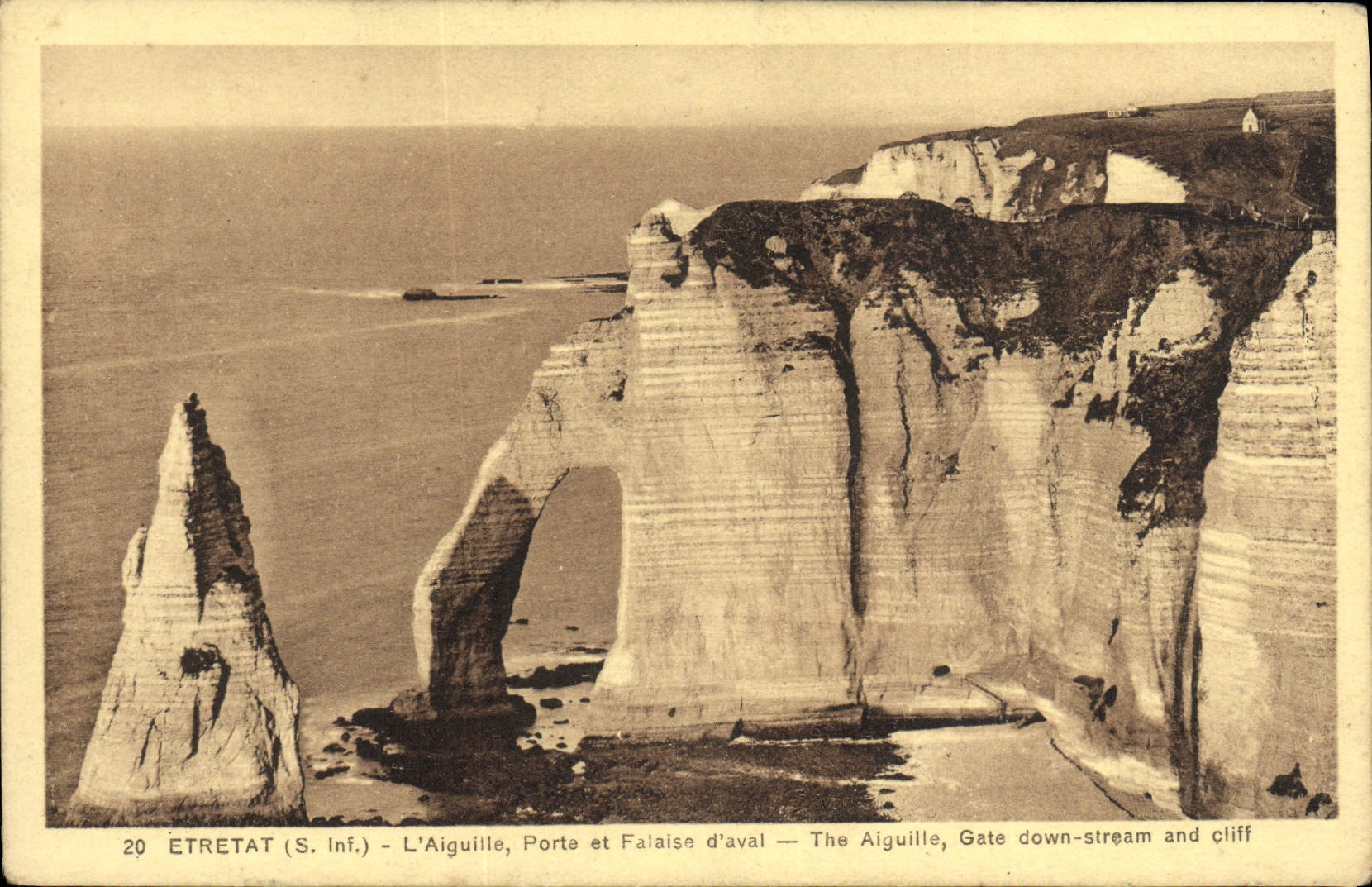 CPA Etretat L'Aiguille Porte Et Falaise D'Avai