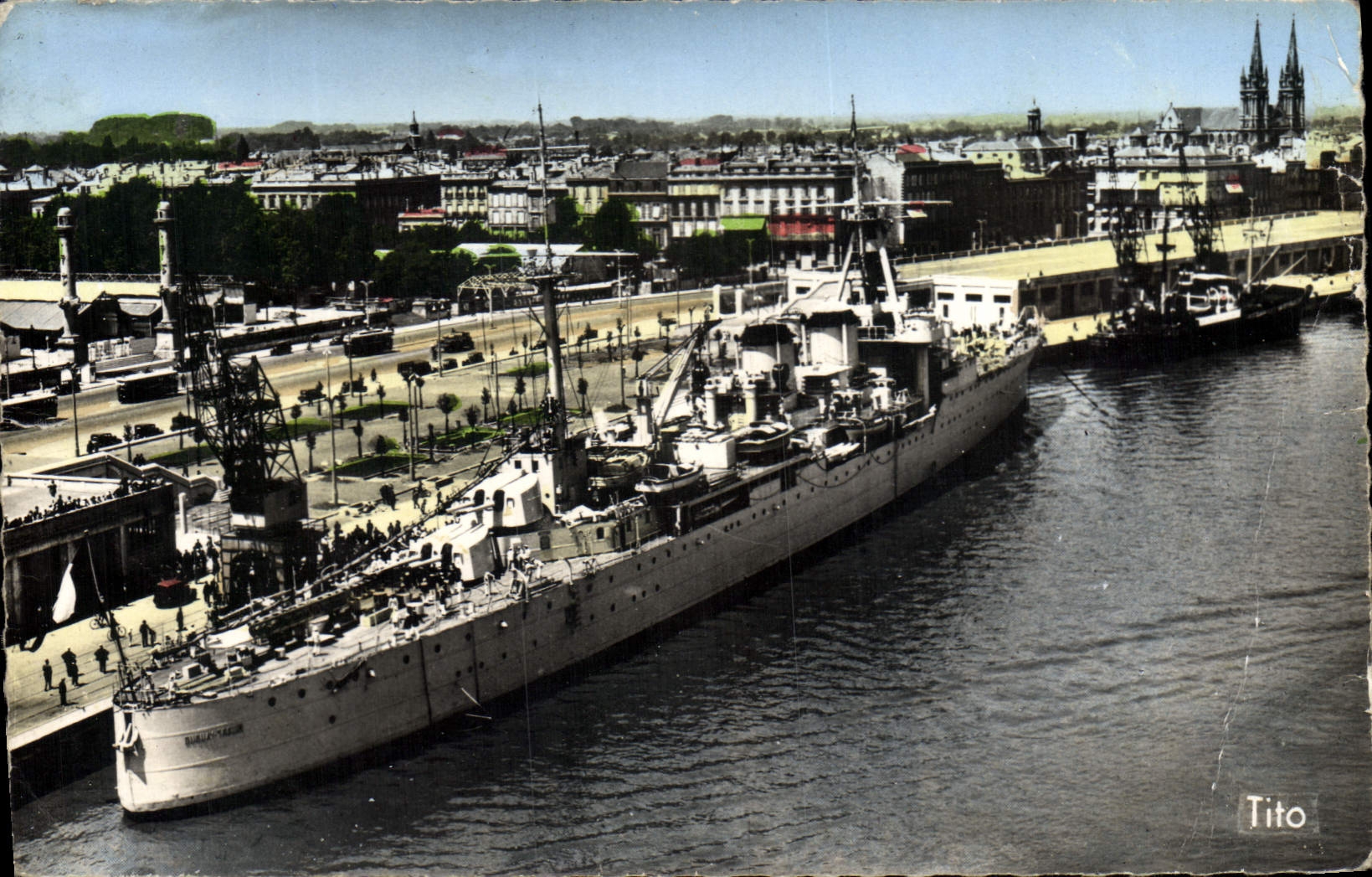 CPM Croiseur Devant Les Quinconces Port Autonome De Bordeaux Bateau