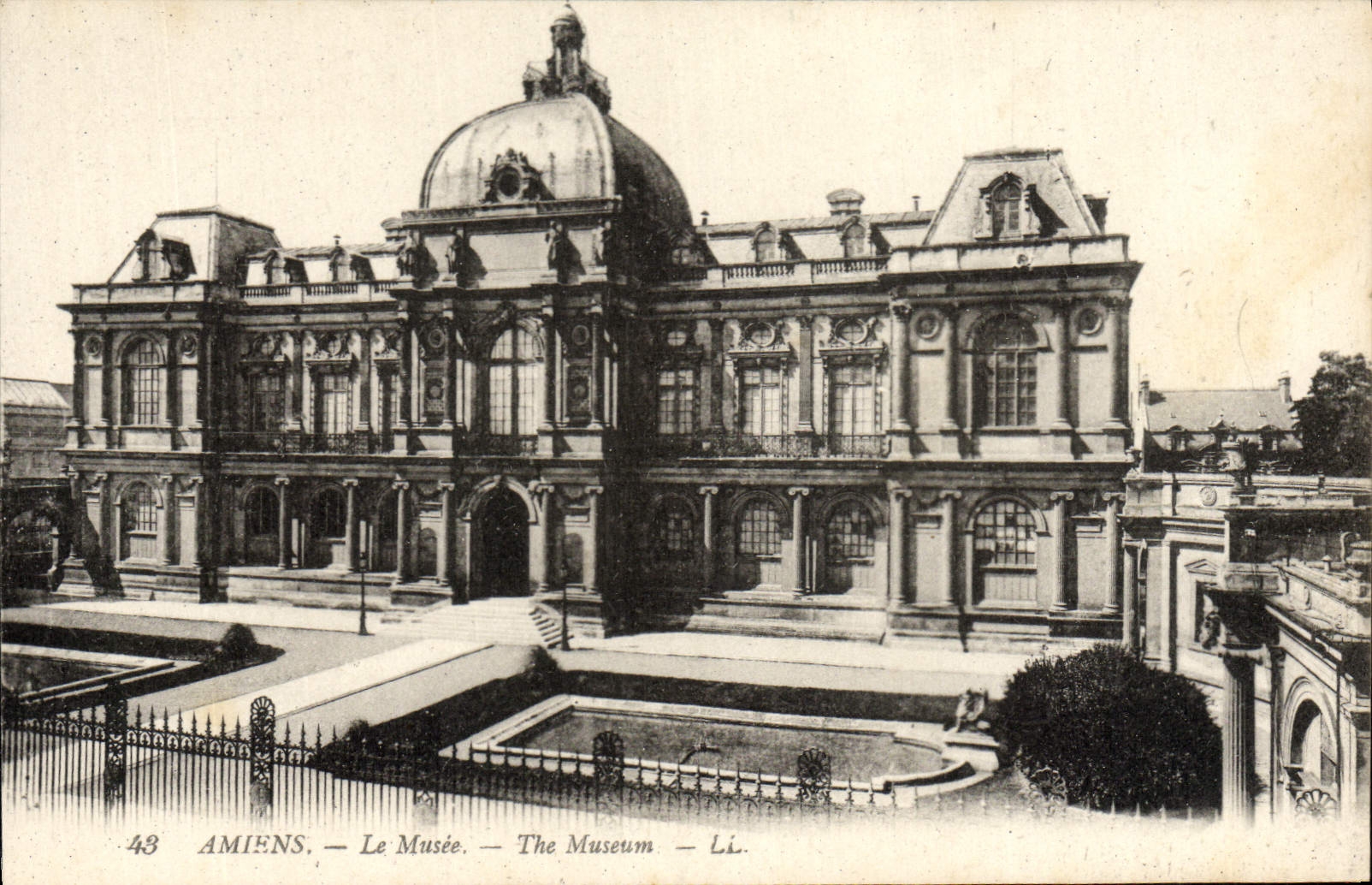 CPA Amiens Le Musee