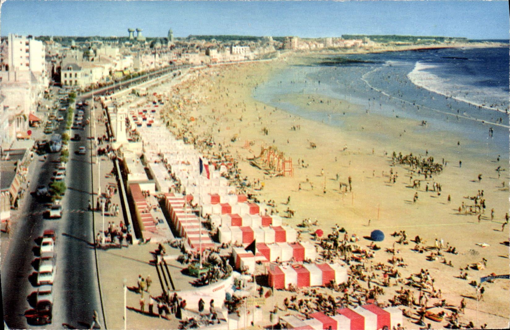 CPM Les Sables d'Olonne La Plage
