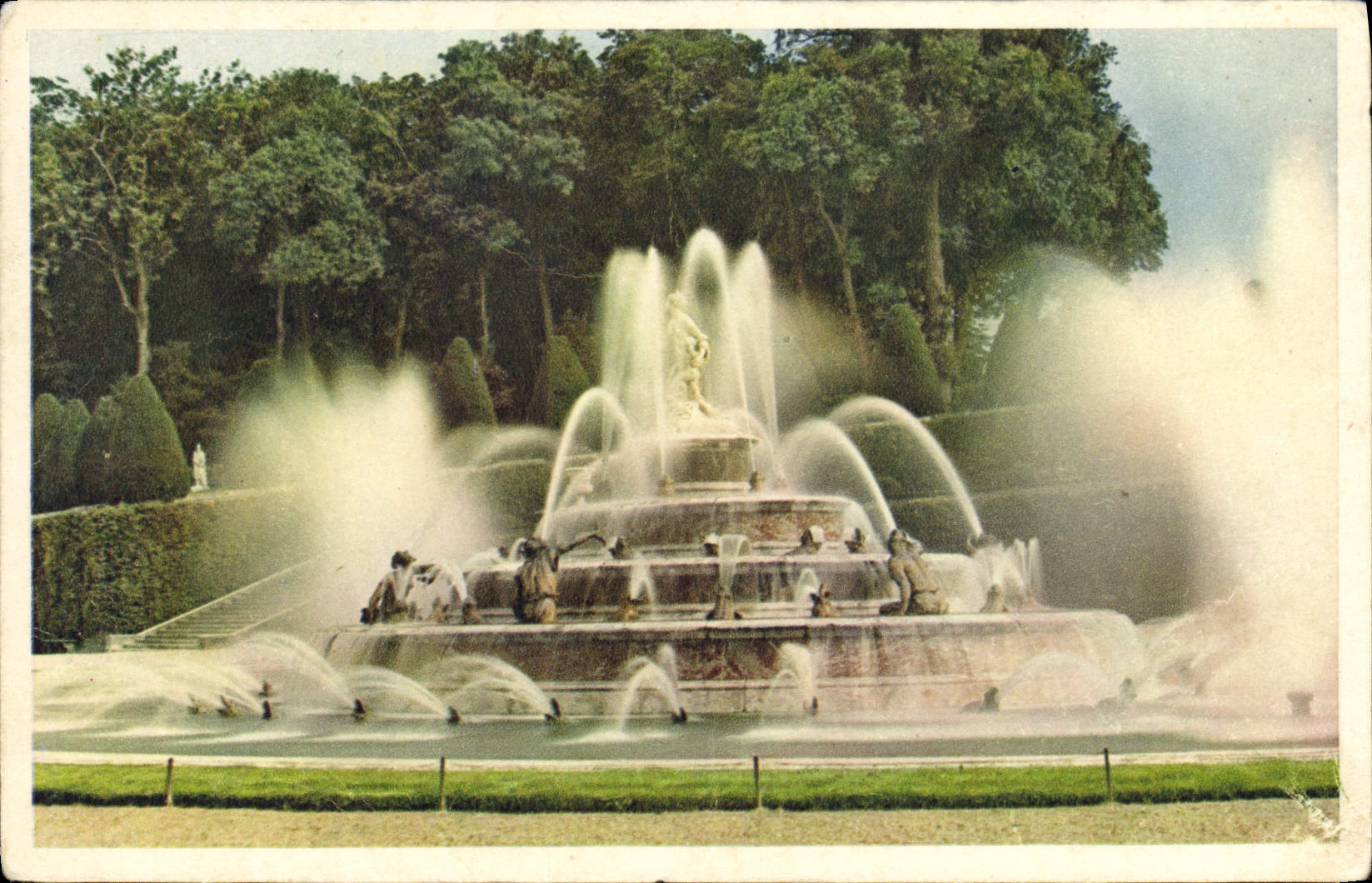 Parque de la POSTAL de la VENDIMIA del castillo de Versalles el lavabo De Latone