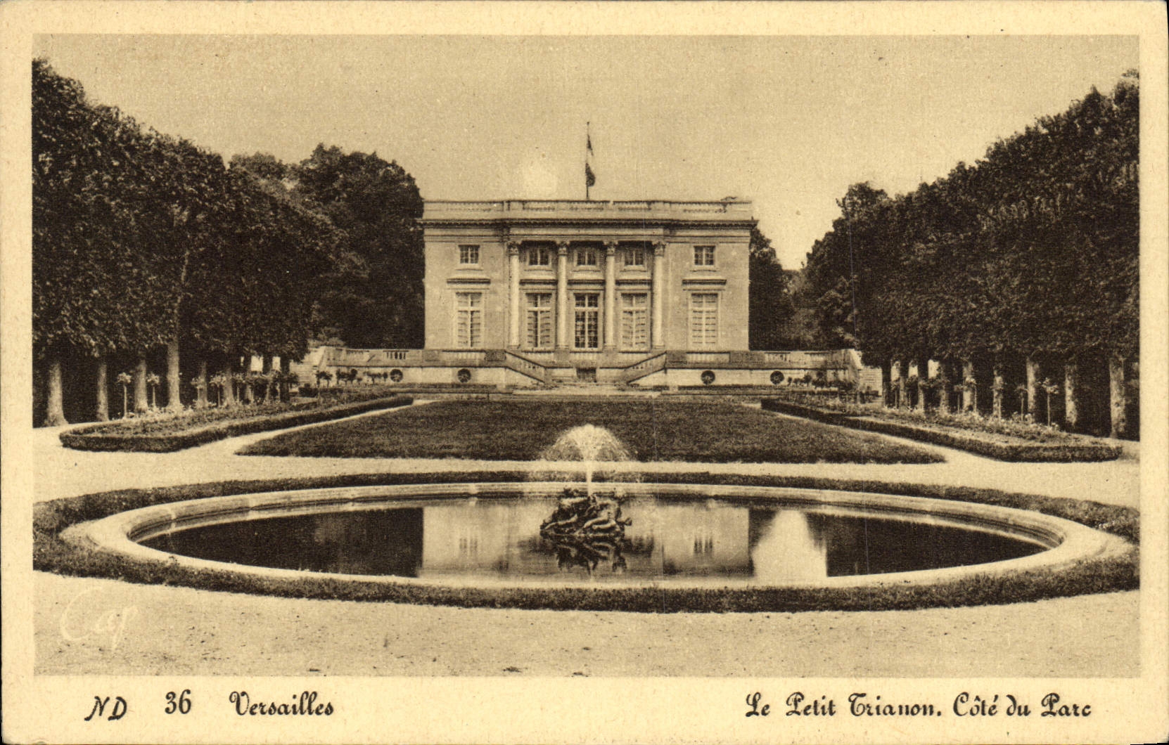 CPA Versailles Le Letit Trianon Cote Du Parc