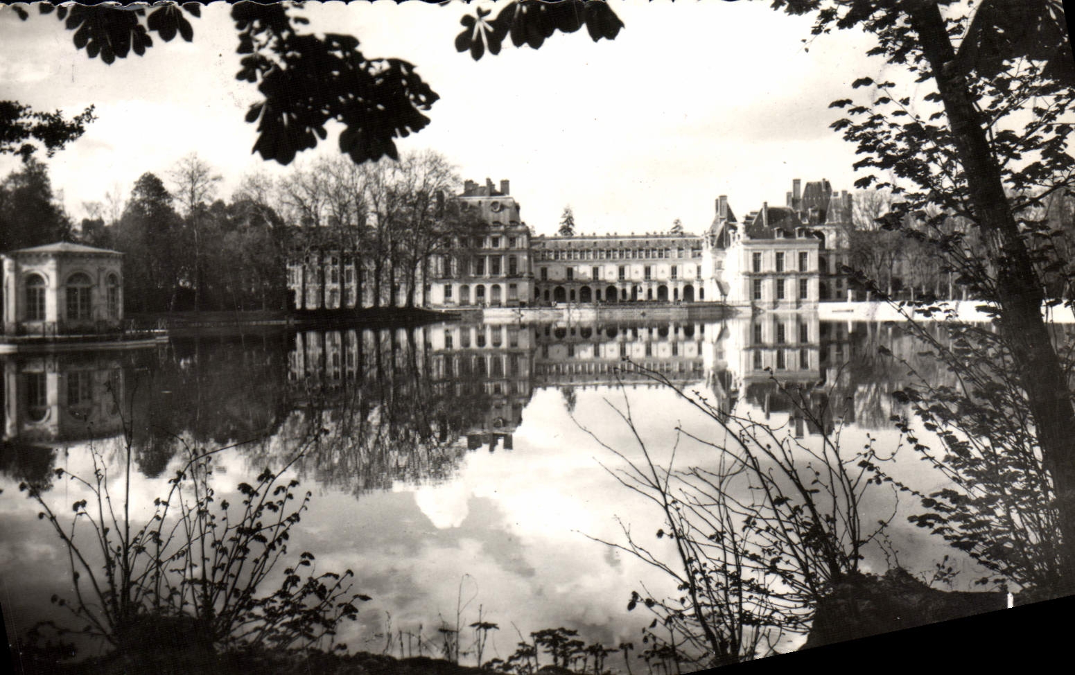 CPM Fontainebleau Le Palais et I'Etang des carpes