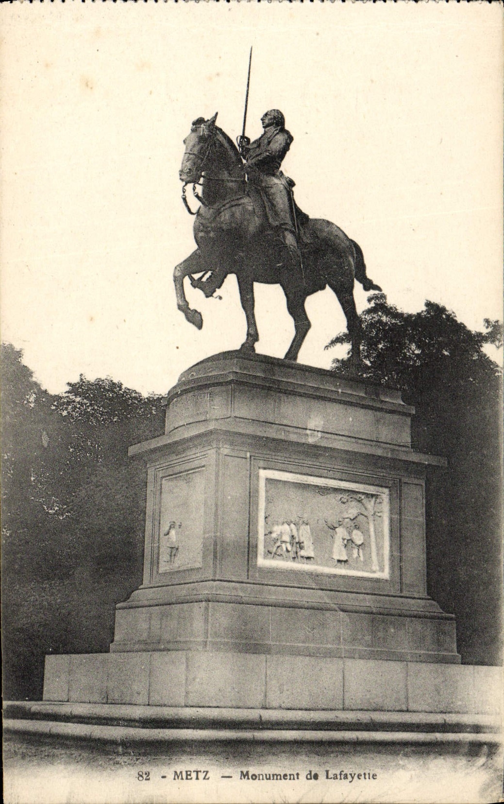 Monumento de Metz de la POSTAL de la VENDIMIA de Lafayette