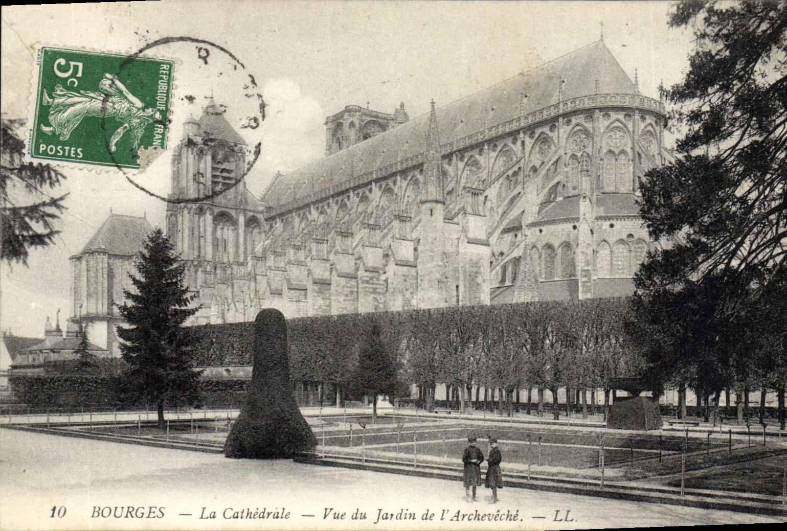 POSTAL Bourges de la VENDIMIA la catedral vista del jardín de I Archeveche