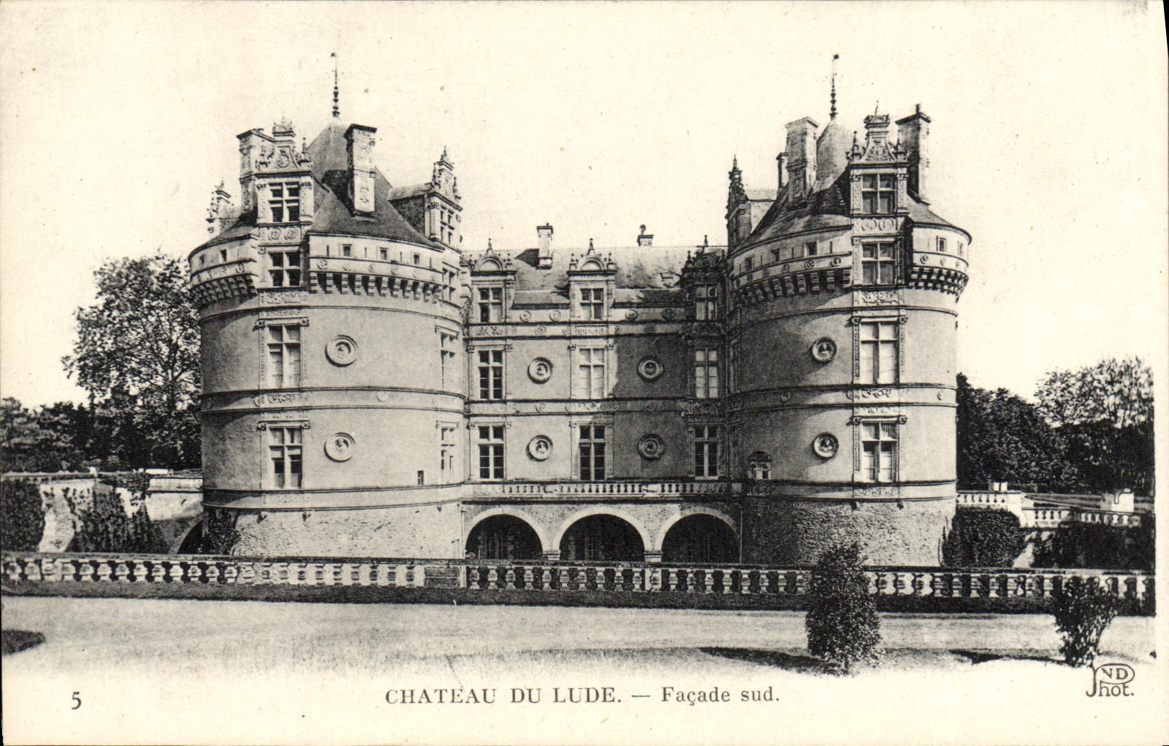 VINTAGE POSTCARD Castle Of Lude southern Frontage