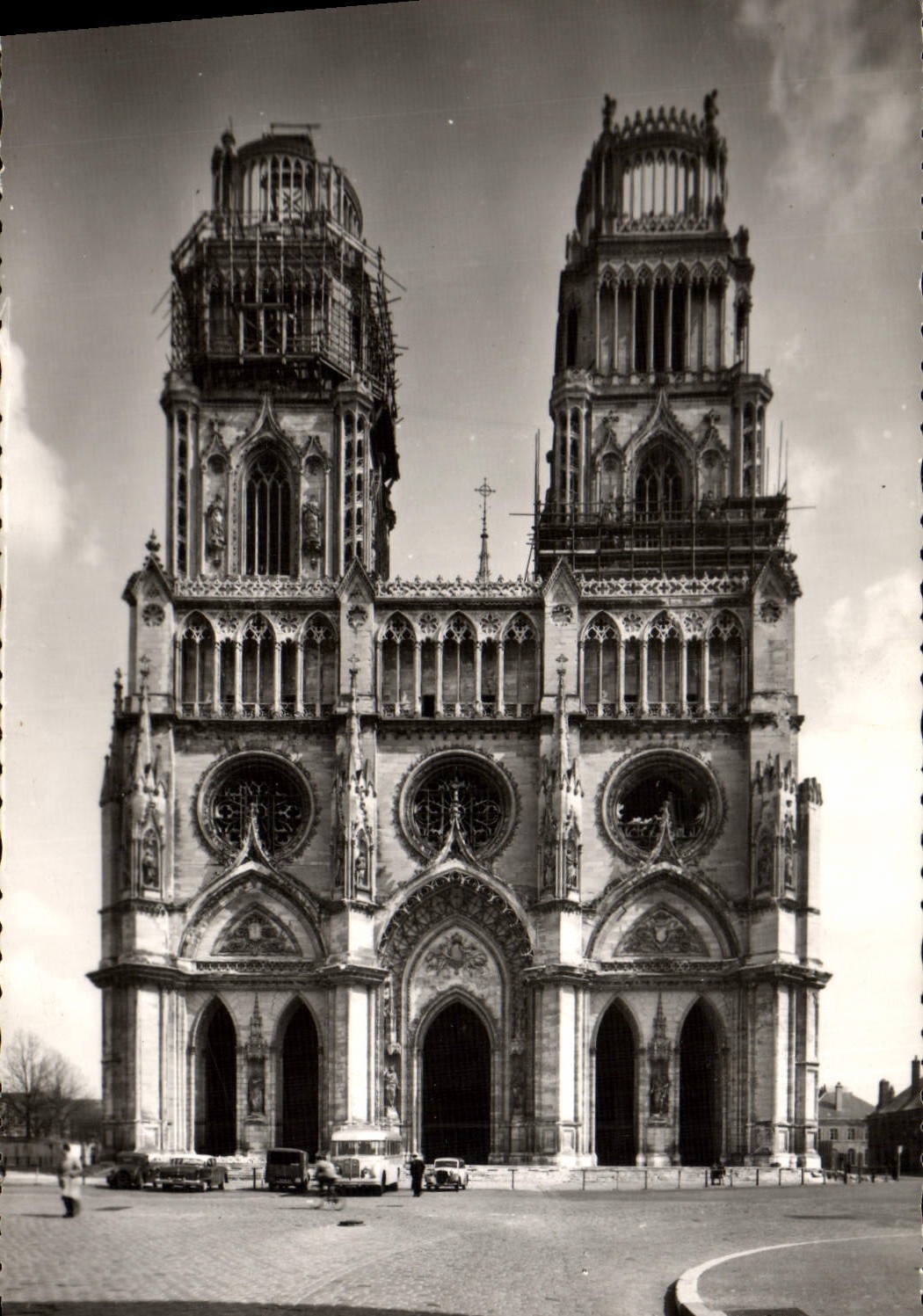 CPM Les Merveilles Du Val De Loire Orleans La cathedrale Sainte Croix 