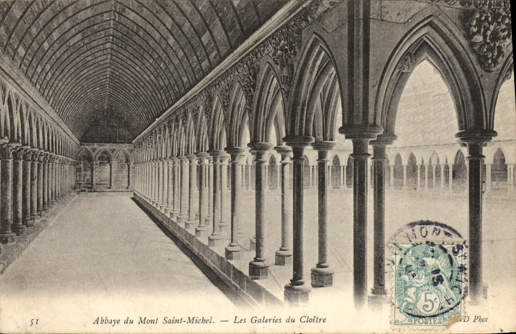 CPA Abbaye du Mont Saint Michel Les Galeries du Cloitre
