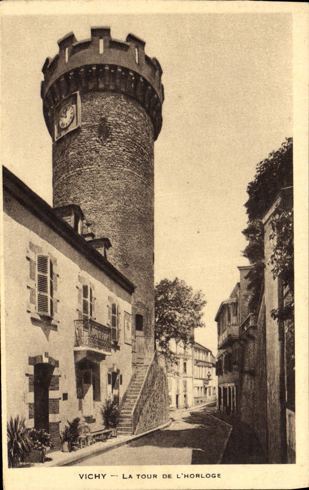 CPA Vichy La tour de l'horloge