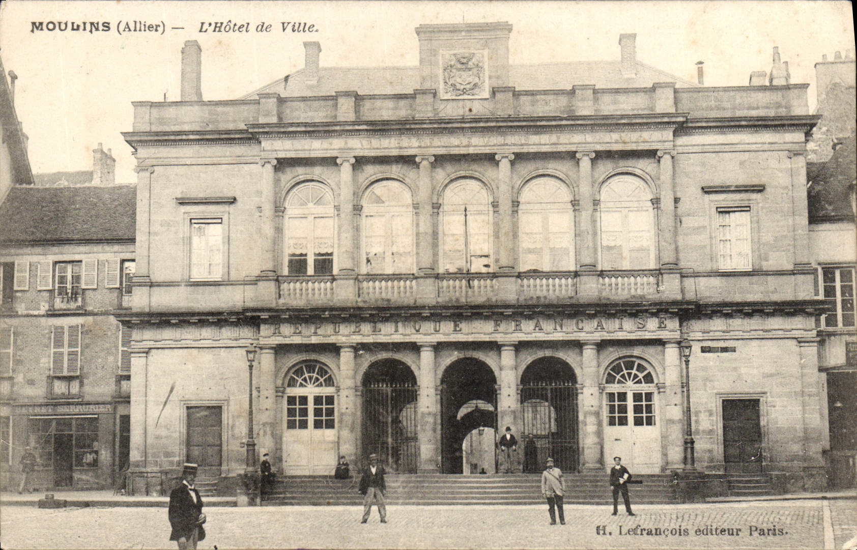 VINTAGE POSTCARD Moulins the Town hall