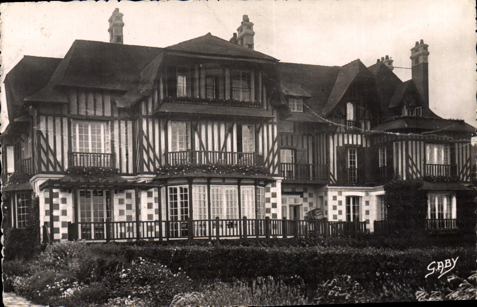 MODERN CARD Benerville on Sea flowers