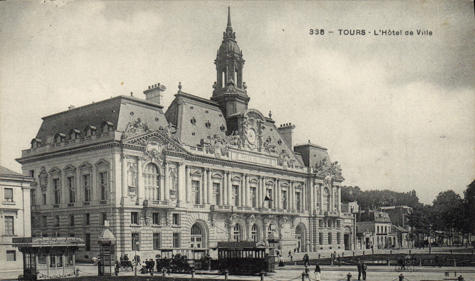 CPA Tours L'Hotel de Ville Tramway