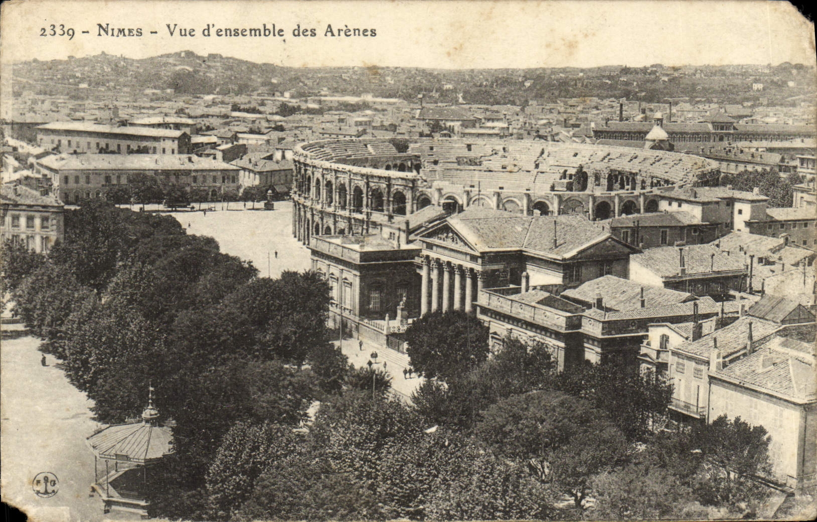 CPA Nimes Vue d'ensemble des Arenes
