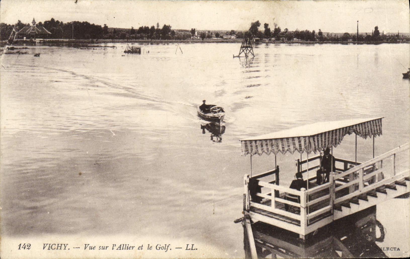 CPA Vichy Vue sur I'Allier et le Golf