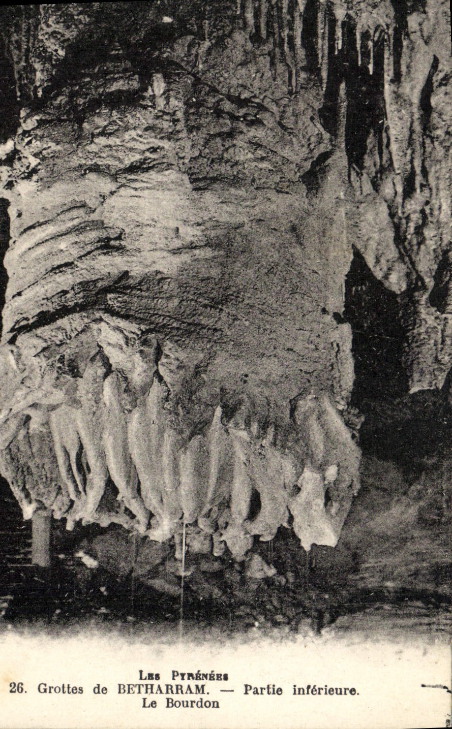 VINTAGE POSTCARD the Pyrenees Caves De Betharram Lower part the Bumblebee