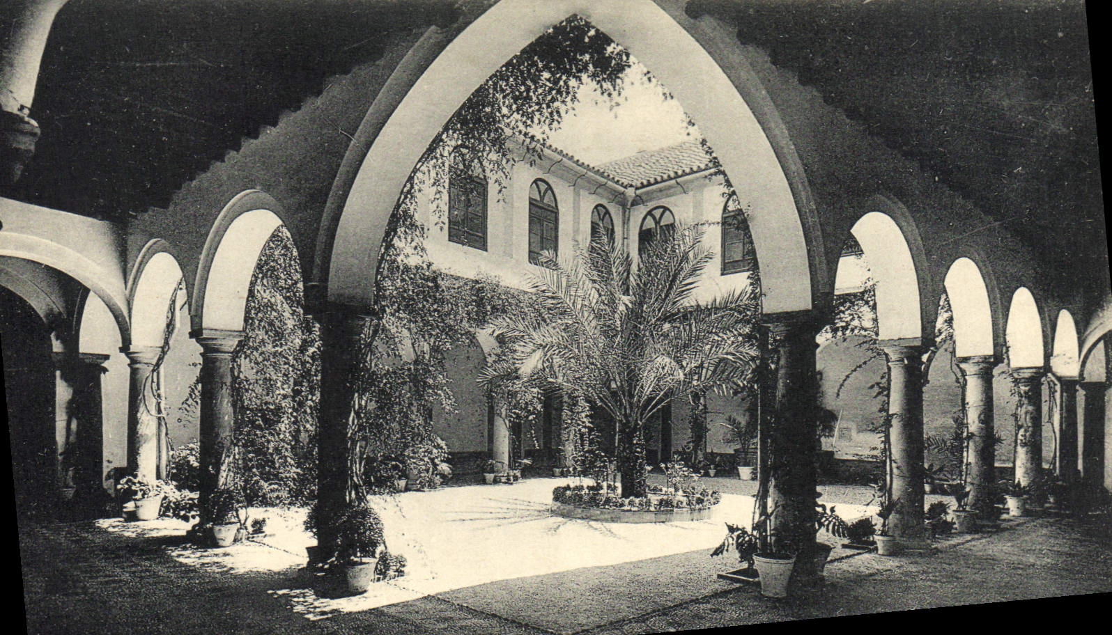 Patio de Córdoba de la POSTAL de la VENDIMIA de la goma puesta