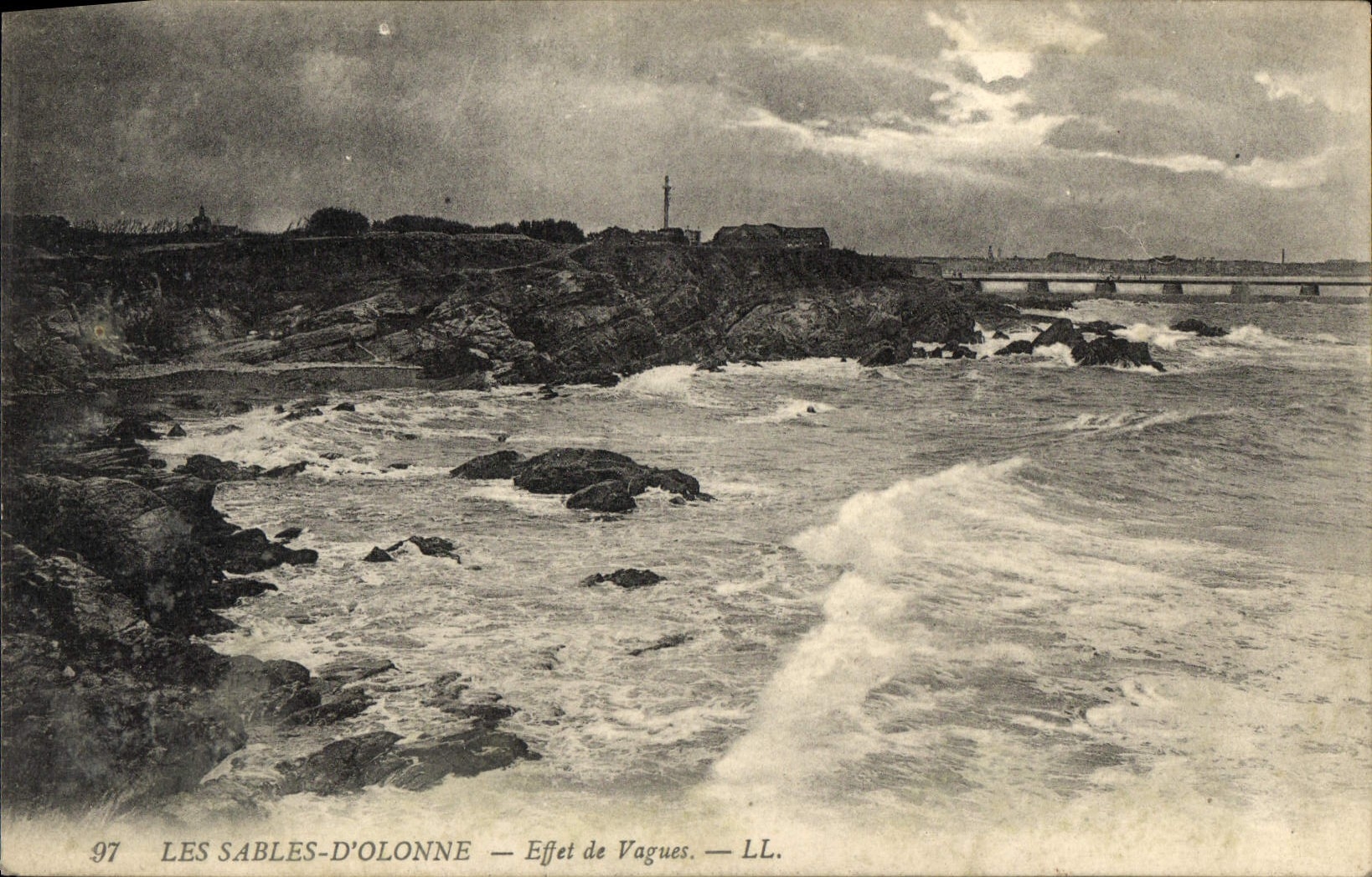 CPA Les Sables D'Olonne Effet De Vagues