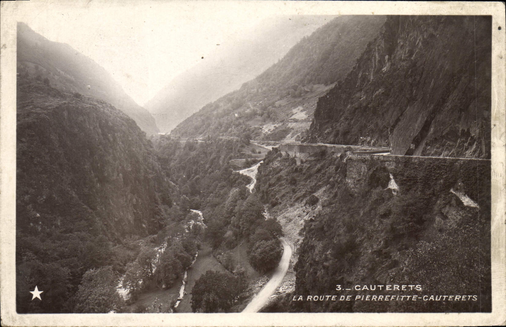 CPA Cauterets La Route De Pierrefitte Cauterets