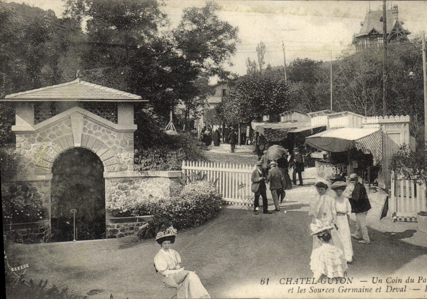POSTAL Chatel Guyon de la VENDIMIA una esquina del parque y de las fuentes Germana y Deval