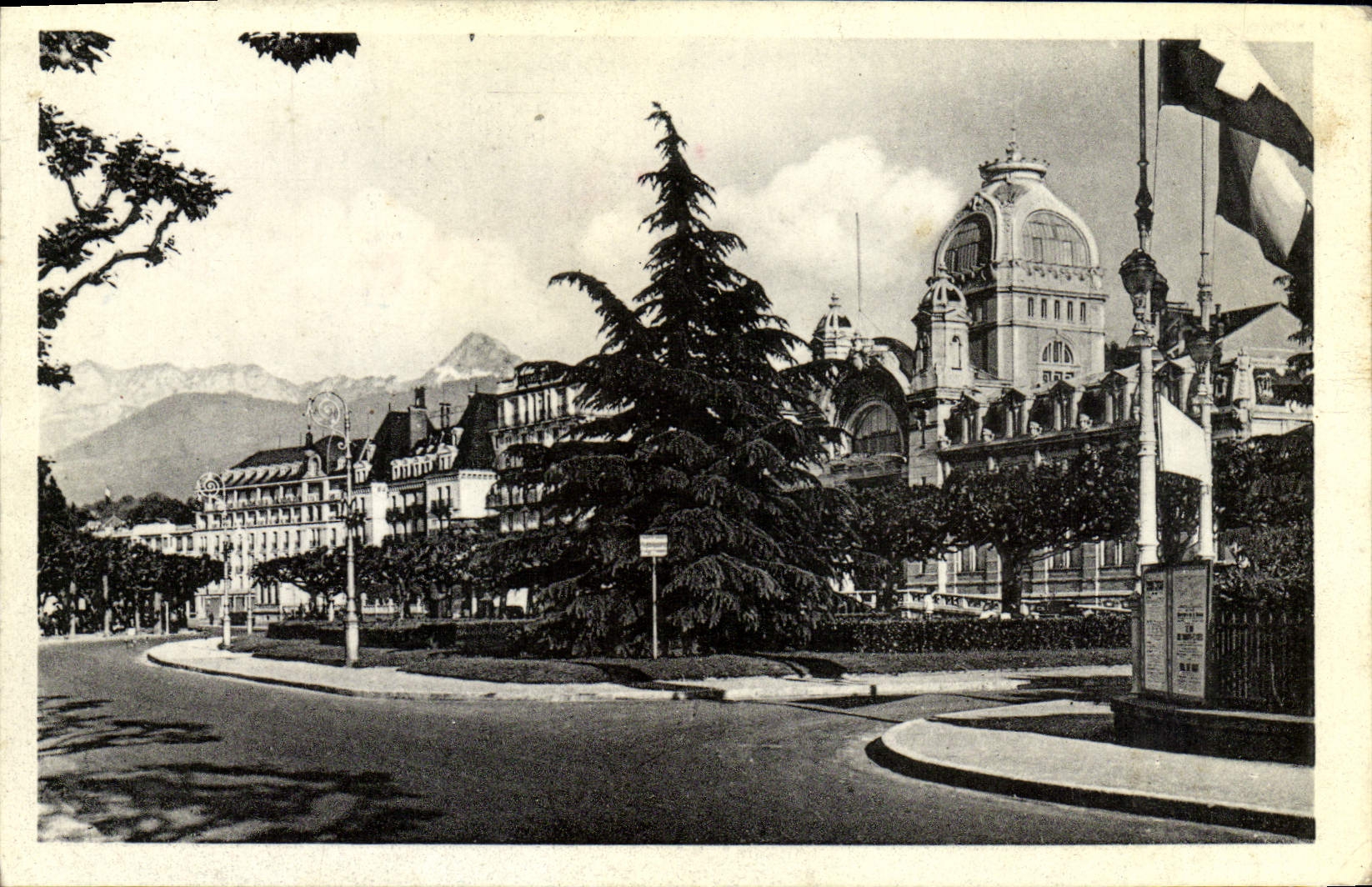 MODERN CARD Evian Les Bains And the Tooth D' Oche