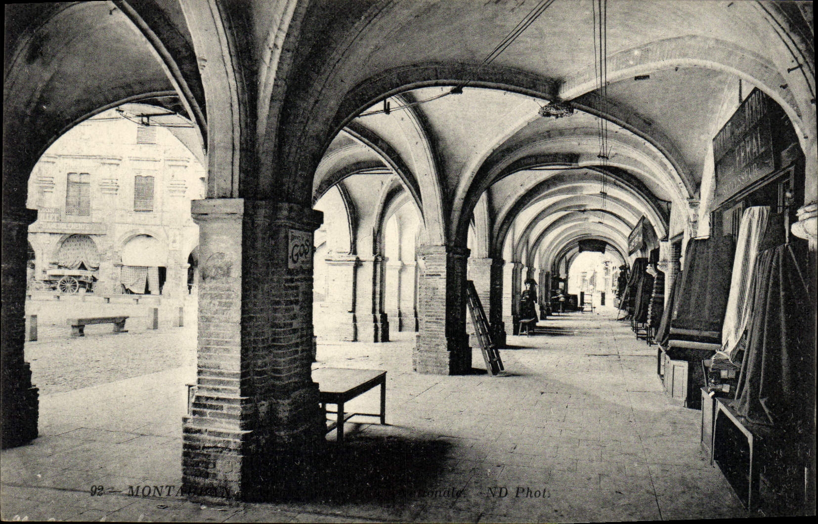 VINTAGE POSTCARD Montauban