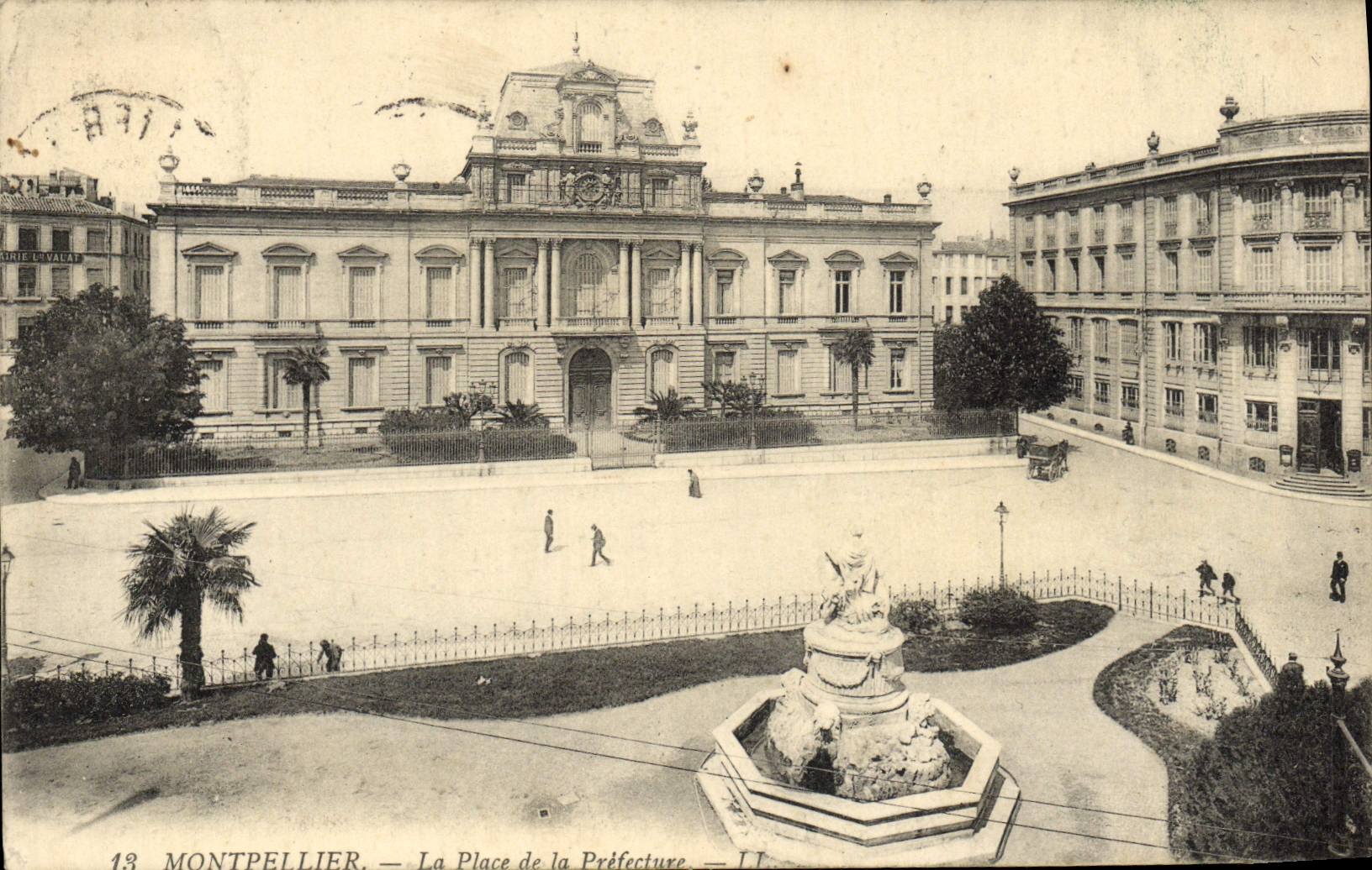 CPA Montpellier La Place de la Prefecture