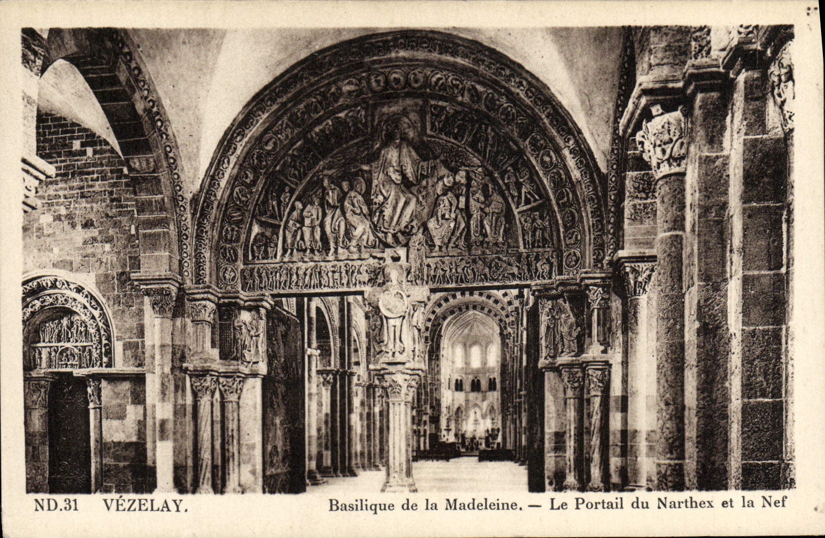 CPA Vezelay Baslique de la Madeleine Le Portail du Narthex et la nef