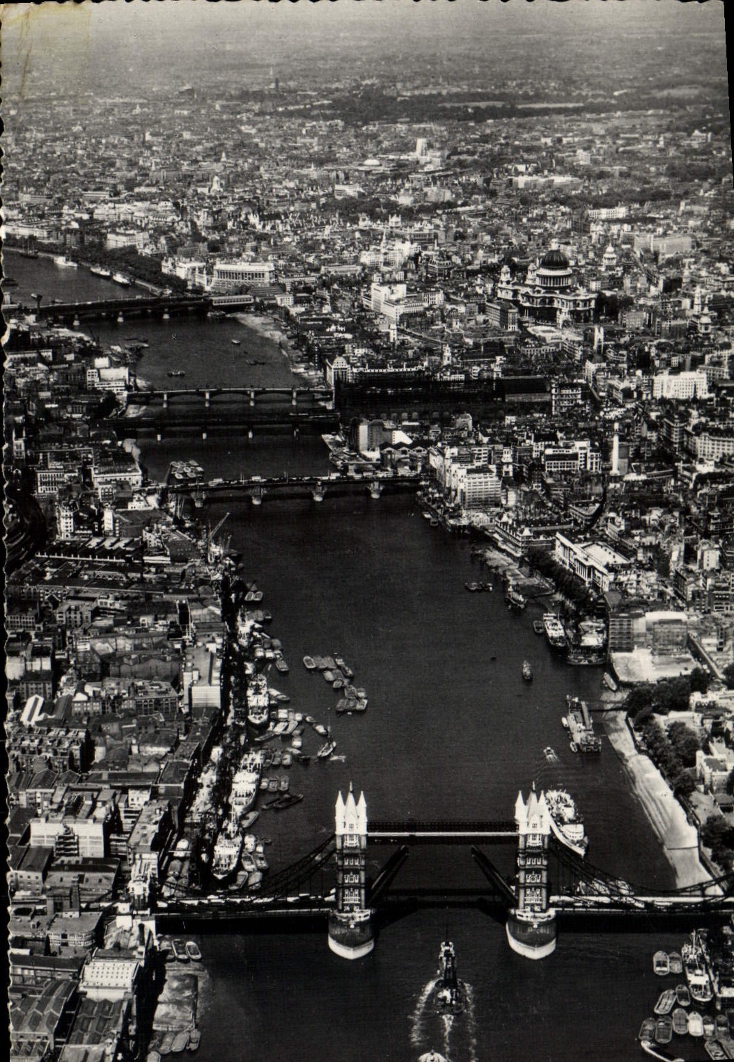 MODERN CARD The pool off London