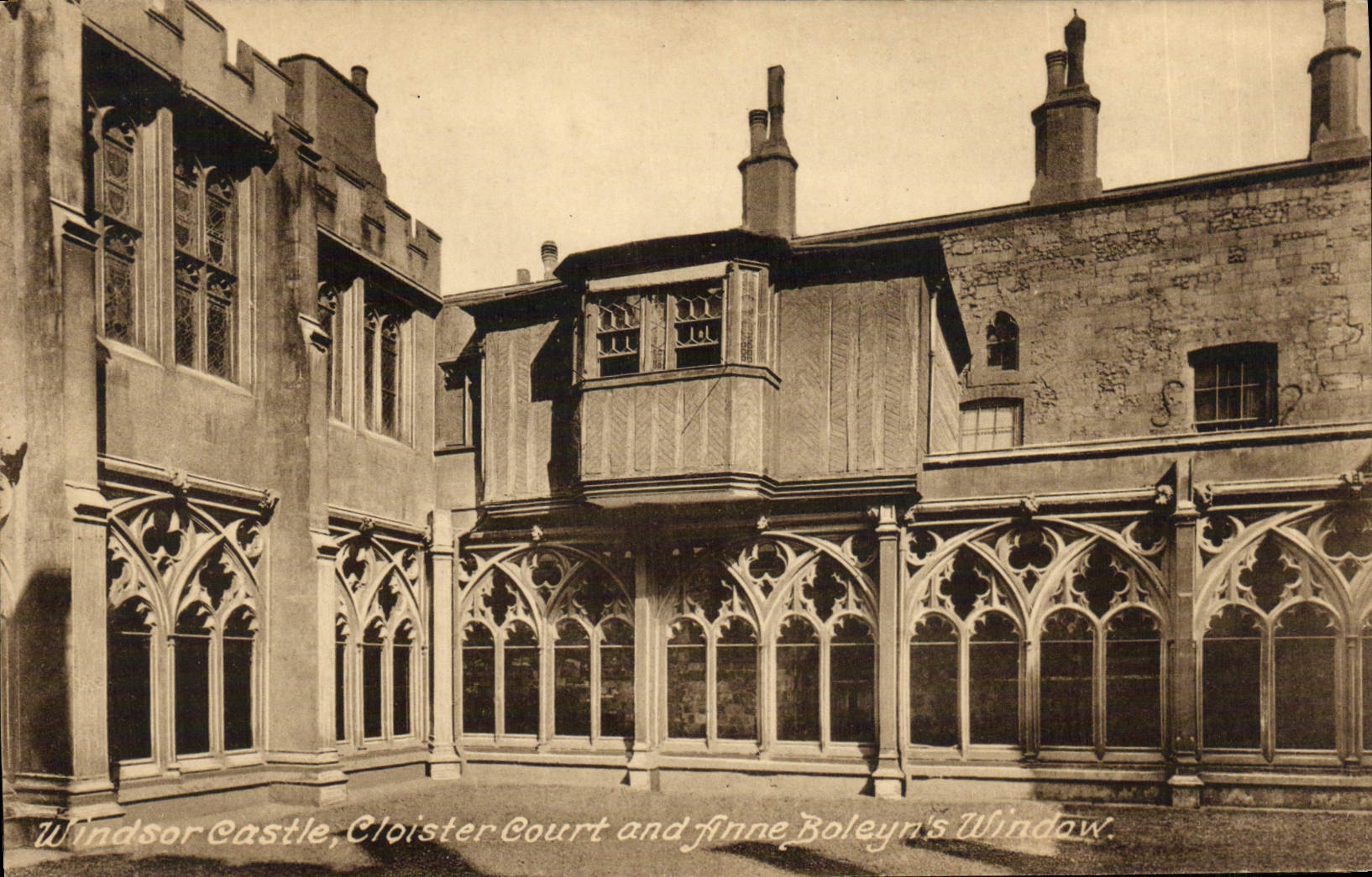 Ventana del cortocircuito y de Anne Boleyn S del claustro del castillo de Windsor de la POSTAL de la VENDIMIA