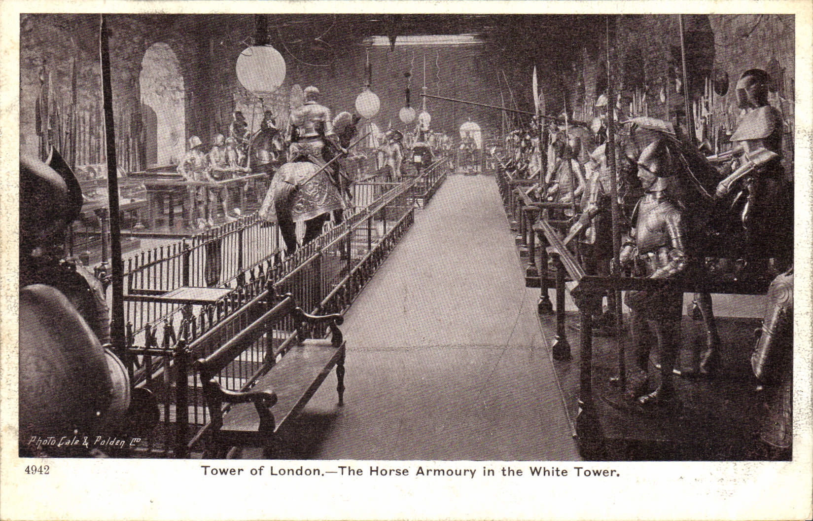 Torre de la POSTAL de la VENDIMIA de Londres el arsenal del caballo en la torre blanca Militaria