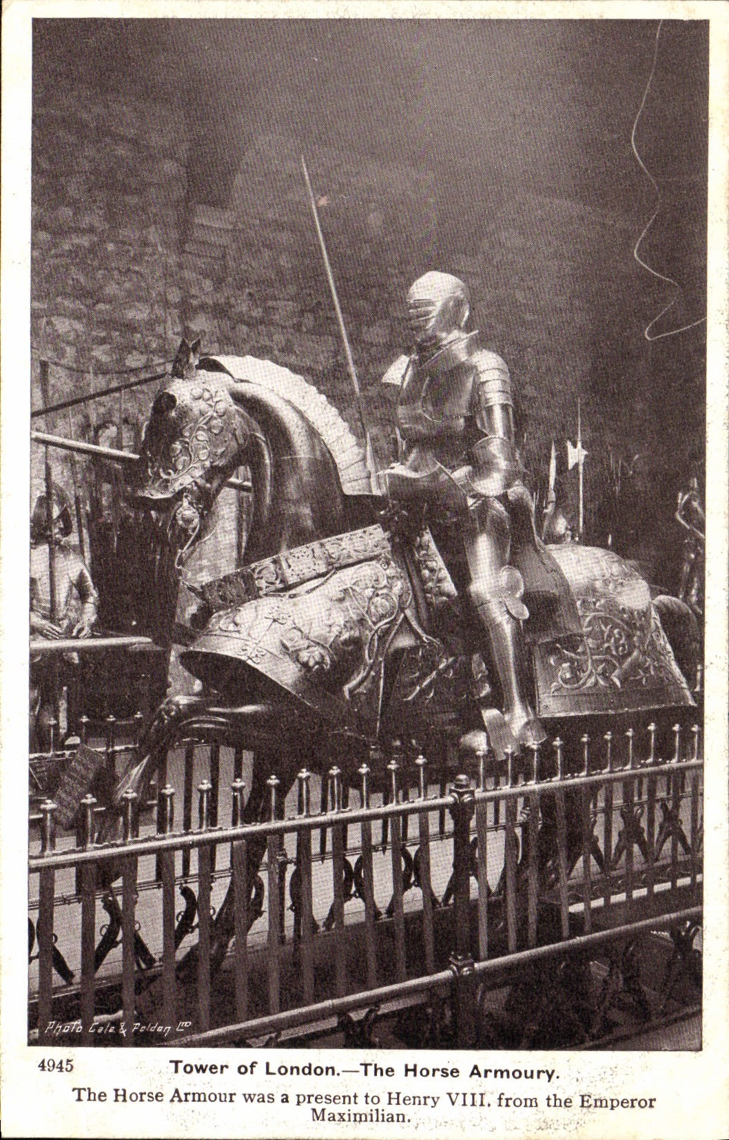 CPA Tower of London The Horse Armoury Militaria 