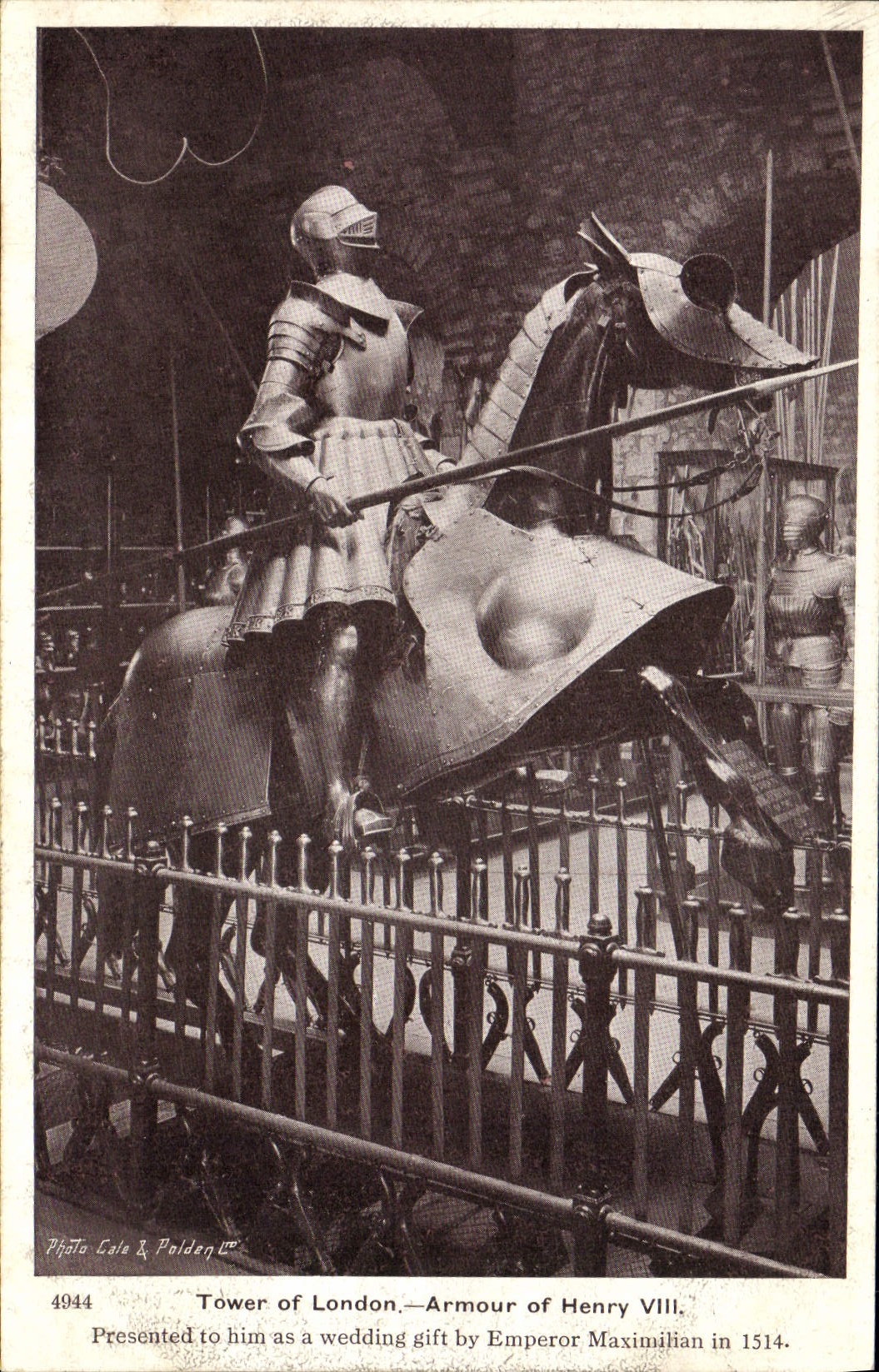 VINTAGE POSTCARD Tower Off London Armor Off Henry VIII Militaria
