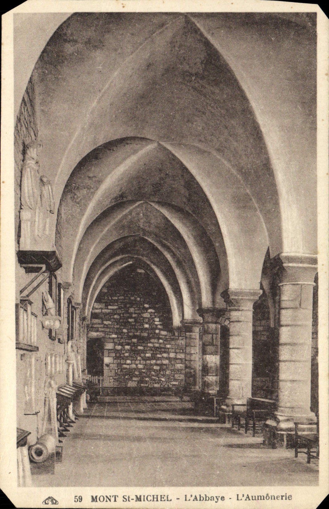 CPA Mont St Michel L'Abbaye L'aumonerie 