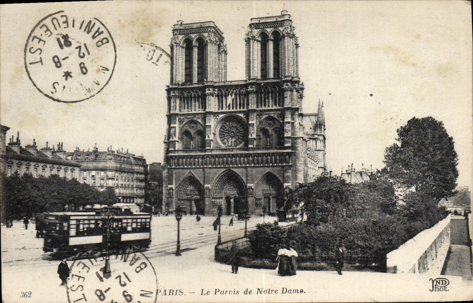 VINTAGE POSTCARD Paris the Square Of Notre Dame Tram