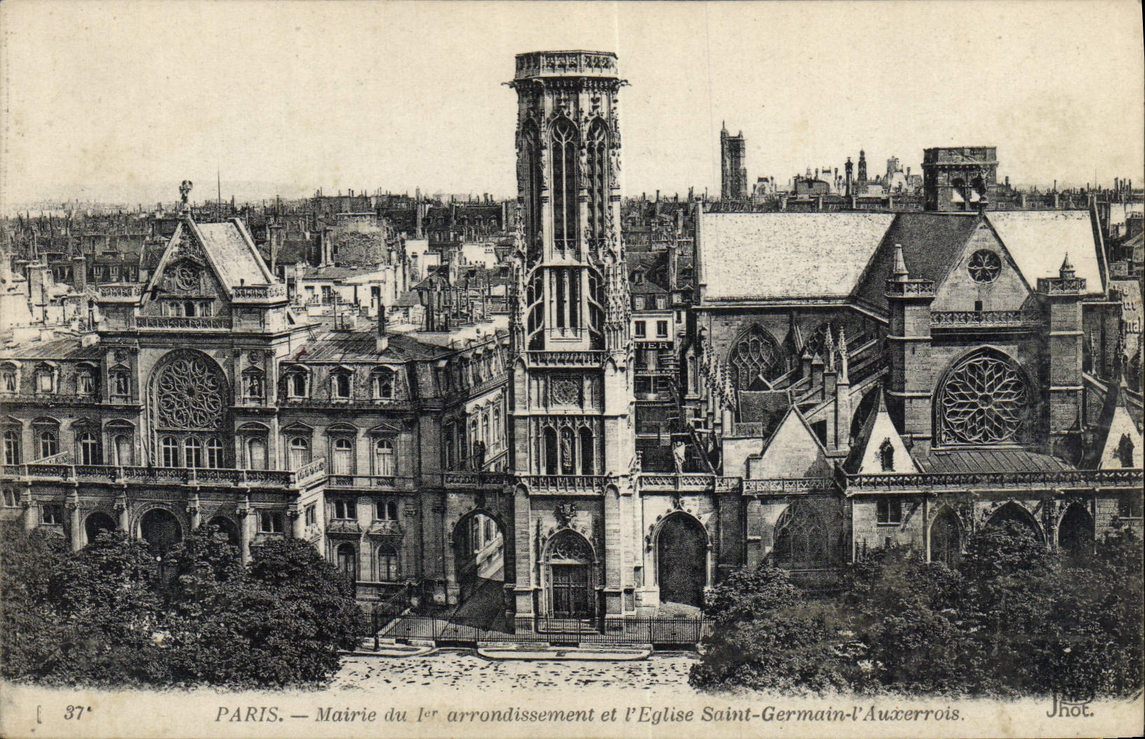 CPA Paris Mairie Du 1er Arrondissement Et I'Eglise Saint Germain Auxerrois