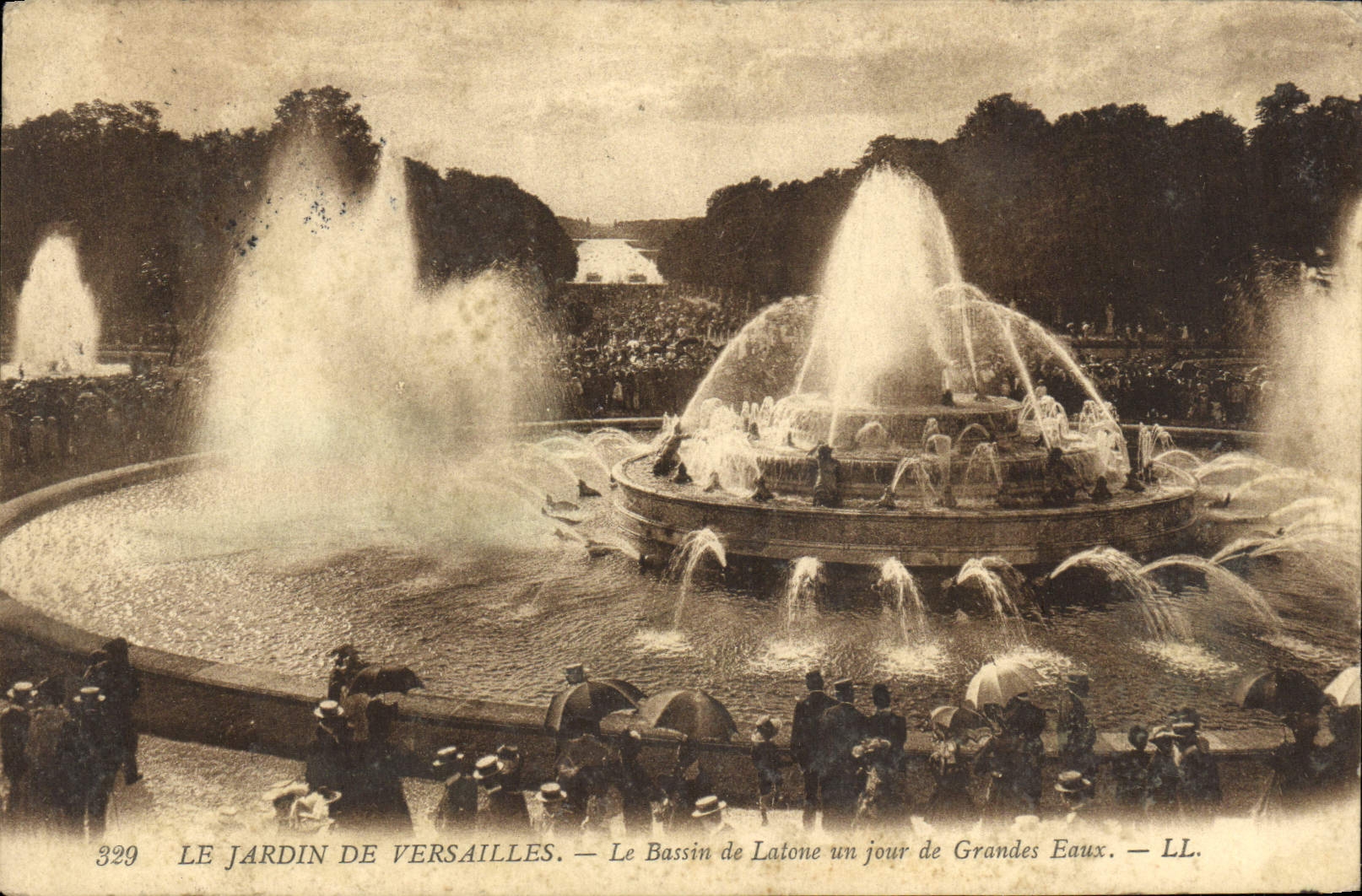POSTAL de la VENDIMIA el jardín de Versalles el lavabo De Latone un día de agua grande