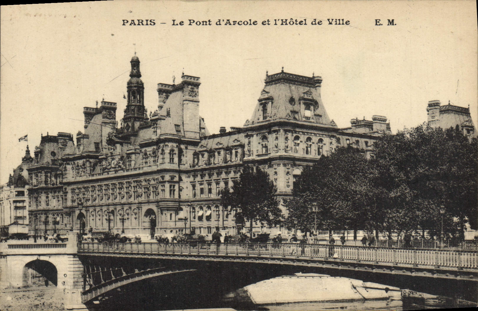 CPA Paris Le Pont d'Arcole Et I'Hotel De Ville